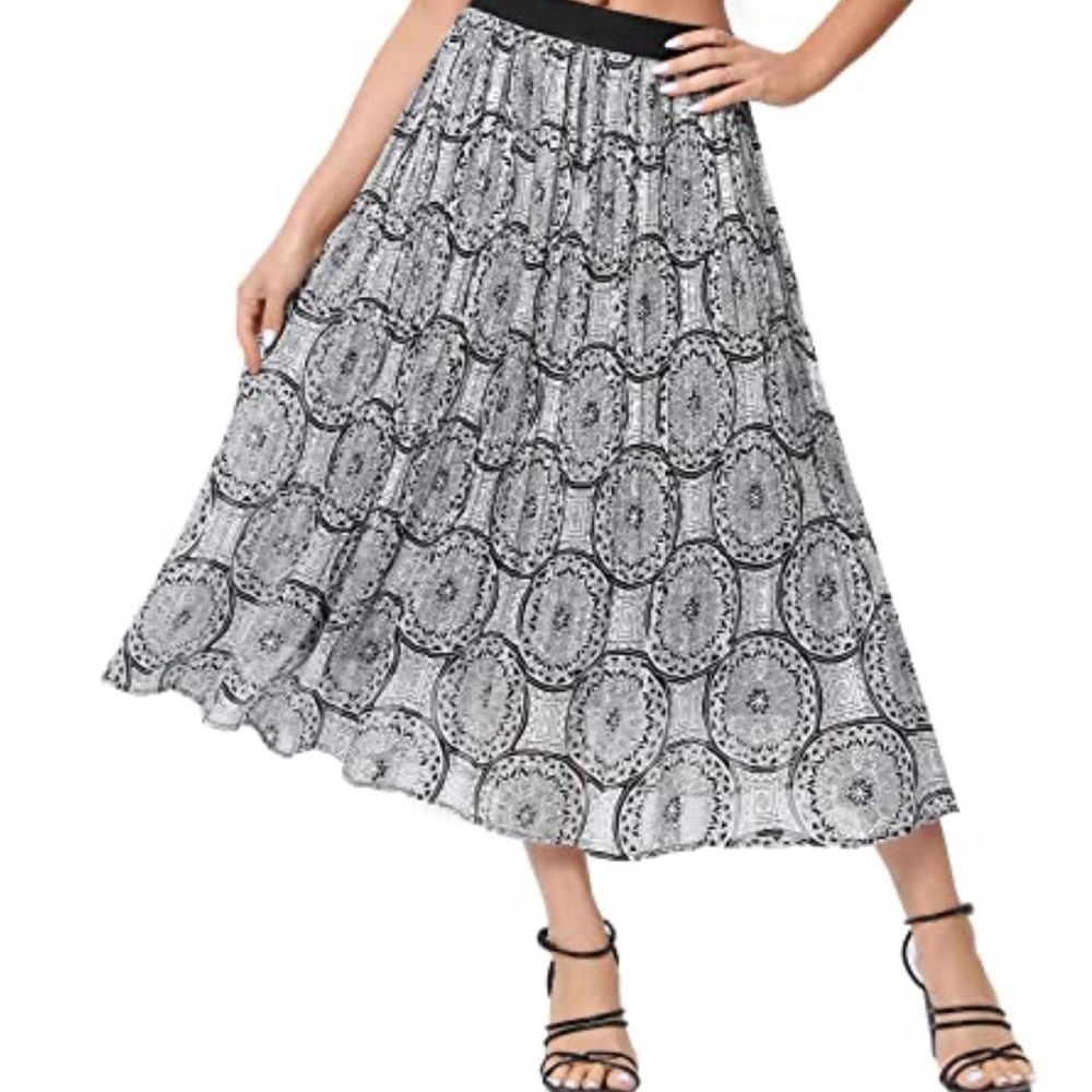 Chic Monochrome A-Line Skirt